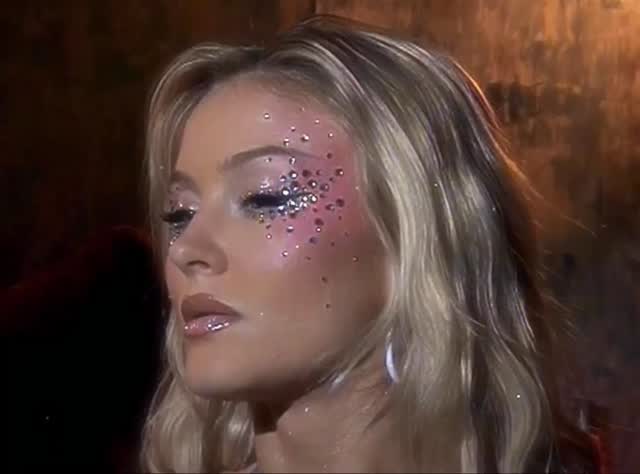 a girl after our own glam
cc: @sophiasinot
#zaralarsson #partyglam