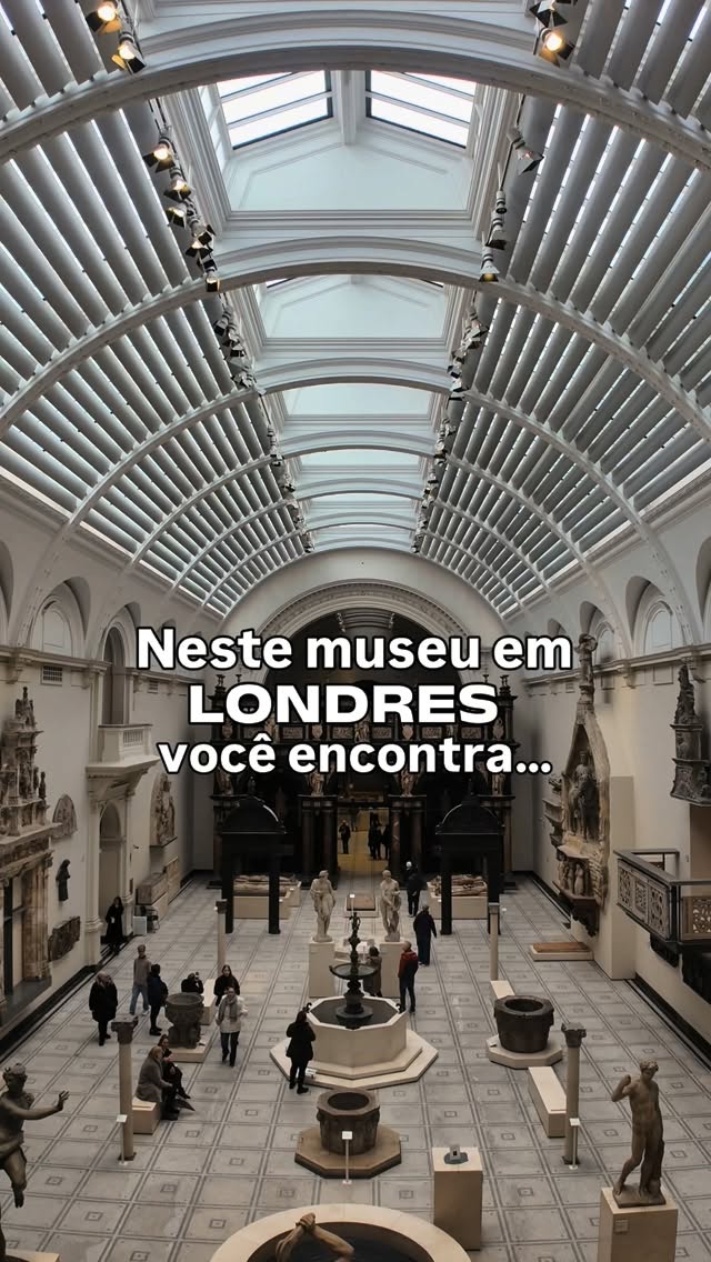 Você sabia que o primeiro café dentro de um museu surgiu em Londres? 🇬🇧
O icônico Victoria and Albert Museum foi pioneiro ao criar um espaço onde arte e gastronomia se encontram, lá no século XIX. A ideia era simples, mas revolucionária: permitir que os visitantes descansassem, conversassem e prolongassem a experiência cultural com uma boa xícara de café.
Hoje, os cafés em museus são quase obrigatórios, mas tudo começou aqui!
Salve esse fato curioso e compartilhe com quem ama arte e café! E segue as irmãs viajantes @emiloudaybyday