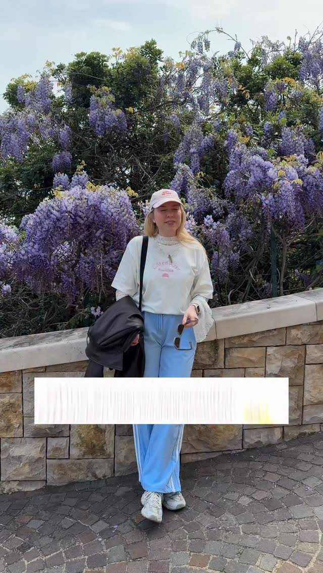 Ich kann es ehrlich gesagt immer noch kaum glauben 🥹
Nach 6 Jahren durfte ich meinen allerersten Urlaub komplett schmerzfrei erleben. Kein Ziehen, kein Einschränken, einfach nur da sein und genießen. Dieses Gefühl ist so unbeschreiblich schön. Für viele ist es vielleicht ganz normaler Alltag für mich ist es ein Luxus, den man kaum in Worte fassen kann. 🥹
11 Tage lang hat mich meine chronische, unheilbare Krankheit einfach in Ruhe gelassen. Vollständig.✨ Diese Dankbarkeit in mir ist riesig. Ich wünschte, dieser Zustand könnte für immer bleiben. 💛
Aber selbst wenn nicht – diese 11 Tage kann mir niemand mehr nehmen. 🎗️
#endometriose #endometriosis #endometriosekämpferinnen #aufklärung #chronicpainwarrior