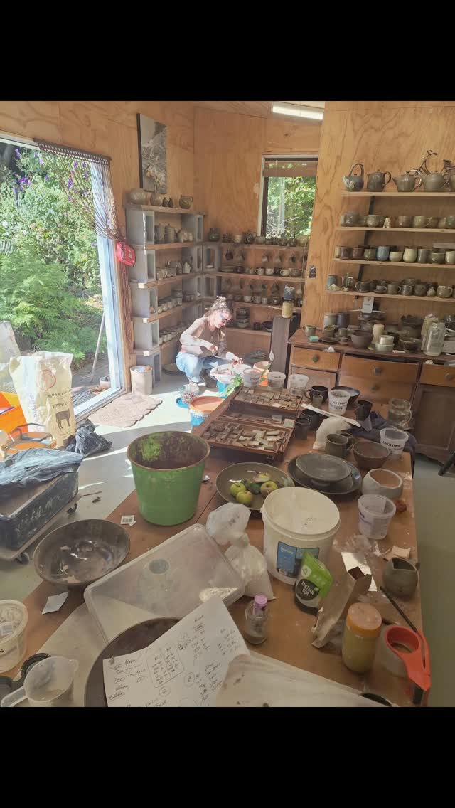 Wānanga weekend with @nativeagent making up glazes and cooking with gas