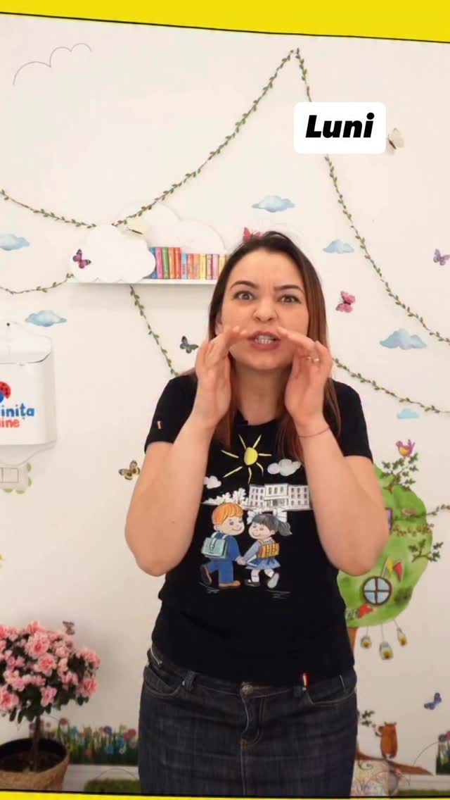 Săptămâna aceasta, la grupa mare, alături de Teacher Alexandra, intrăm într-o temă super importantă pentru cei mici: Reguli de circulație 🚦🚗
Începem cu descoperirea temei și învățăm despre indicatoarele rutiere și rolul lor, folosind fișe printate, lipici și multă curiozitate. Discutăm apoi despre semafor și ce înseamnă fiecare culoare, prin activități simple și pe înțelesul copiilor.
Continuăm cu o poezie despre mașină, jocuri de semnături și simboluri, dar și activități creative unde folosim șnururi, hârtie colorată și plastilină pentru a înțelege mai bine semnele de circulație.
Mijlocul săptămânii vine cu multă energie: explorăm sunetele din trafic, ne jucăm cu ritmul și învățăm despre indicatoare precum „Parcare”. Facem și activități practice – decupăm, lipim și construim, dezvoltând atenția și îndemânarea.
Spre final, vorbim despre agentul de circulație, semnele lui și cum ne ajută să fim în siguranță. Ne punem imaginația la treabă și creăm propriul nostru agent rutier, iar prin jocuri de memorie și asociere consolidăm tot ce am învățat despre culori și reguli.
Este o săptămână plină de joacă, învățare și situații din viața reală, care îi ajută pe copii să înțeleagă lumea din jurul lor într-un mod natural și distractiv!
#gradinitaonline #activitaticopii #activitatipentrucopii