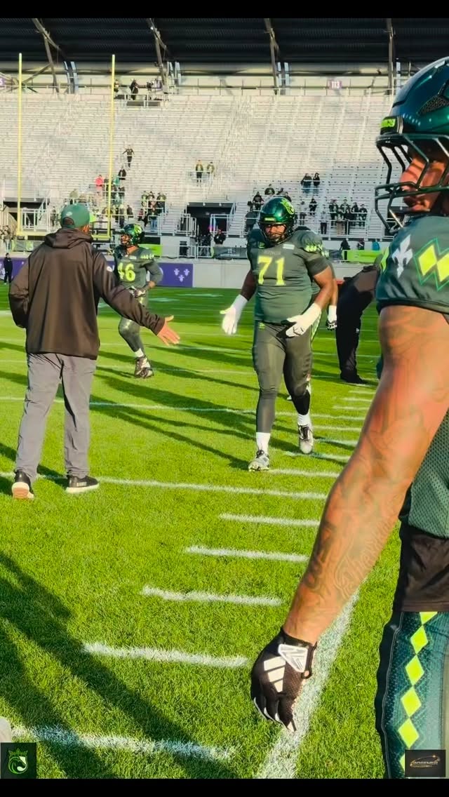 What an electric atmosphere it was last night in front of a rowdy crowd of over 14,000 folks to see the first game of the @uflkings . The Kings played multi league champions in the @uflstallions .
@chris.redman8 head coach of the Kings, and @ajmccarron head coach of the Stallions, were both eager to lead their teams to victory.
Although the game was packed with action, in the end, the Stallions came away with a victory in a tight game, by a score of 15-13.
🎥 length : 7:20
@ufl x @uflkings x @uflkingscorner x @uflkingscourt