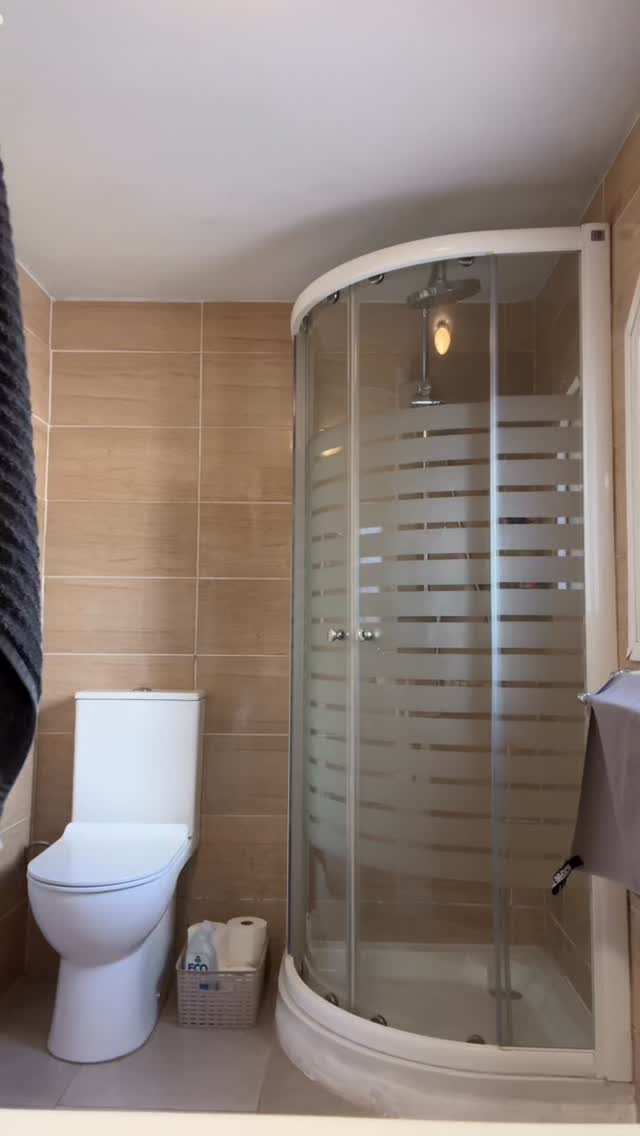 And no, I’m not going to say you have to train morning & night 🤣
If you looked at your fitness the same way you do brushing your teeth, you’d see it as;
👉🏼 A non-negotiable action
👉🏼 Essential for your health & wellness
👉🏼 An unquestionable part of your routine
So the next time you’re thinking of skipping your workout, ask yourself if you’d consider skipping brushing your teeth.
Want more ways to get you out of your head and into action when it comes to fitness? Tap follow ✌🏼