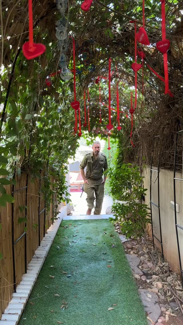 זה לא עוד טיפול… זה רגע לנשום.
אחרי ימים של עומס, רעש ומחשבות שלא עוצרות
הוא מגיע למים… ומשחרר.
בלי מסכות
בלי לחץ