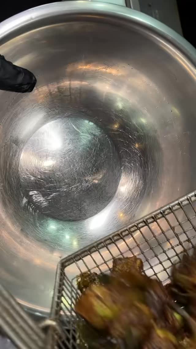 We got a few weekend specials that might ruin your ability to order anything else:
🥬 Brussels Sprouts – Crispy little flavor bombs tossed in a Louisiana maple glaze with bacon, because we believe vegetables deserve a glow-up.
🌯 Chicken Salad Wrap – Diced chicken, craisins, candied walnuts, celery, grilled onions, fresh herbs… basically the overachiever of wraps. Lettuce and tomato included so you can still pretend it’s “light.”
🍩 Sammy’s Munchkins – Carrot cake munchkins with a cream cheese frosting dip. Yes, you will be double dipping. No, we will not judge.
Swing by, treat yourself, and make your usual order a little jealous. #Hiddengemsmd #northeastmd #fyp #goodeats #foodporn