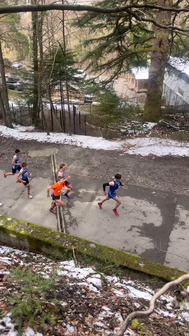 Championnats Suisse de course de montagne 🇨🇭 🏔️🙌🏻🥇🥈🥉
Wir als RegioSport Kollektiv durften das erste mal beim @upanddownaigle dabei sein!🙌🏻
Aufgrund von Schneefall gab es eine Streckenänderung, aber der Kampf um eine Medaille 🥇🥈🥉 haben wir hautnah miterlebt!
Vielen Dank @swica_gesundheitsorganisation für die Unterstützung& herzlichen Dank @focuswater für die Verpflegung im Ziel!🫶🏻
#sponsoring #running #focuswater #swica