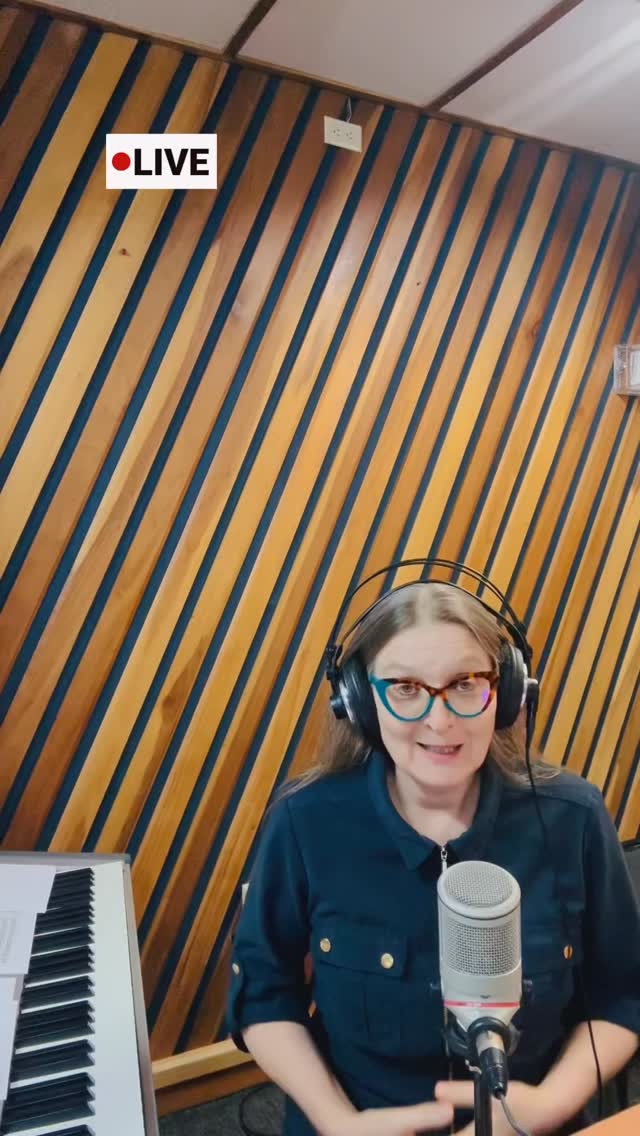 Pimen es el centro moral de Boris Godunov. Como monje cronista, no solo recuerda el pasado: lo convierte en verdad histórica. Según Martín Baña @protervi en su libro “Una intelligentsia musical”, a través de él Musorgsky aparece como un compositor-historiador, para quien el arte también debe denunciar y resistir la falsificación del poder.
Opera de Modest Mussorgsky “Boris Godunov” en el programa 2-45 @doscuarentaycincocr por @radiouniversidadcr
Producción: Ekaterina Chatski @ekachatski
#russianmusic #mussorgsky #borisgodunov #classicalmusic #history