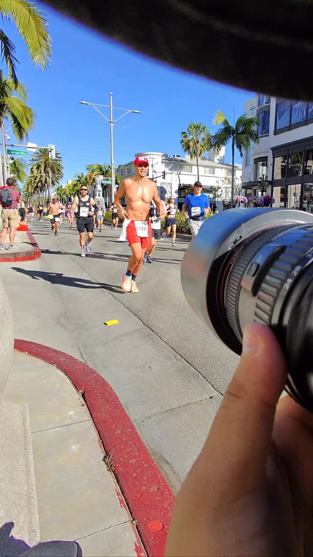 It’s not every day you get to take photos on rodeo drive!
.
.
.
#lamarathon2026 #losangeles #rodeodrive #marathon