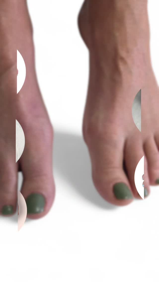 🌸 Le printemps est là… et vos pieds aussi méritent leur moment de douceur 🌸
Sortez les sandales et laissez place à des pieds impeccables avec notre prestation vernis semi-permanent 💅✨
Couleurs fraîches, teintes lumineuses ou nuances pastel… il y en a pour toutes vos envies printanières 🌷
🌿 Tenue longue durée
🌿 Brillance intense
🌿 Pieds sublimés pendant plusieurs semaines
Offrez à vos pieds une touche de fraîcheur et de féminité pour accueillir les beaux jours ☀️
📅 Les beaux jours arrivent vite, pensez à réserver votre moment cocooning
📍 L’Instant Plaisir Onglerie Ajaccio
📩 Réservation en message privé
#printemps #onglespieds #vernissemipermanent #beautédespieds #nailsofinstagram onglerie