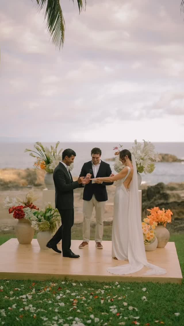 Deep in the Jungle ๐ฑ๐ด๐๐
A quick take of the sensational wedding of the wonderful @cori.sb_ & @franciscoabreuduarte
Venue - @hotel_amordemar
Photography - @adrimendezphotography & @dharmalucasweddings
Flowers & Decor - @stylos_y_flores
Rentals - @costamesaeventrentals
Catering - @risingtidecostarica
Bar - @alquimiacocteleria_
Hair - @bobandpage
Make up - @maricelbeautycenter
DJ - @djstecr
Dessert Table - @driftbarcr
#blissweddingscr #junglewedding #weddingplanner #destinationwedding #bestwedding