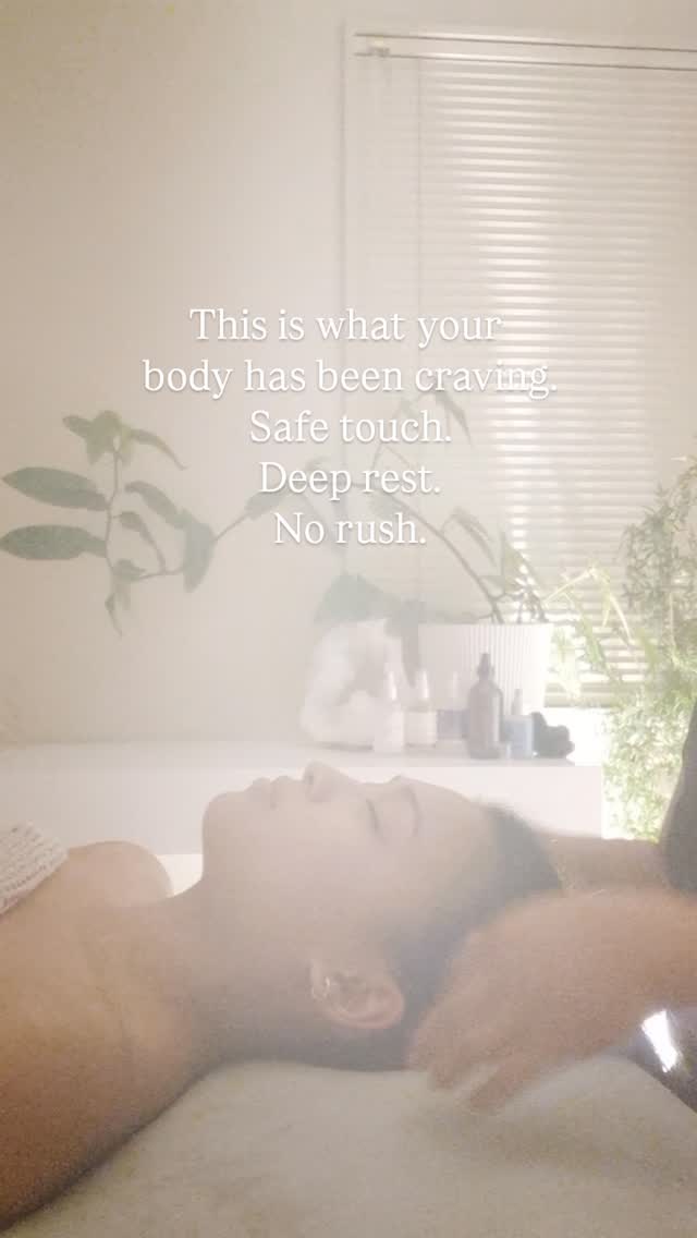 Thereās something powerful about being in the presence of someone who can hold you without needing anything in return.
This is what I offer inside my treatments ā
a space where your body can soften, regulate, and let go.
Come and experience it for yourself š¤
Book here:
https://www.miabelle.co.nz/kobido-facial-massageā
#miabellenz #HolisticMassageNZ #MyofascialRelease #NervousSystemCare #faceliftmassage