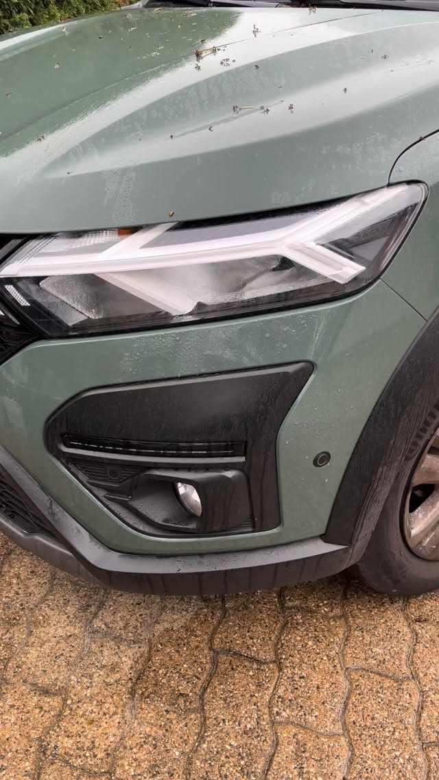 Un avant après d’une Dacia Sandero plutôt satisfaisant. Qu’en pensez-vous ? #lavageauto #avantapres #daciasandero #gironde #ironclean