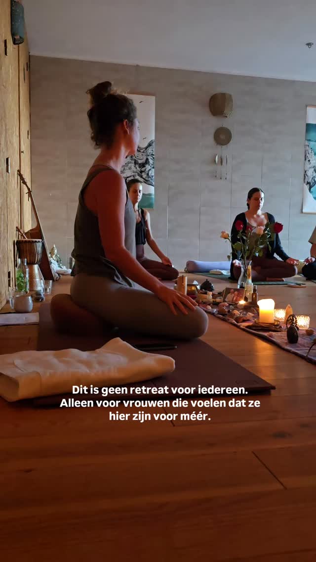:》》Voor vrouwen die voelen dat ze 'hier' zijn voor meer.
Je bent hier niet alleen om te helen, je weer dat je hier bent om iets te veranderen.
Maar misschien voel je dat iets je nog blokkeert.
Dat iets je tegenhoudt.
Het kan verbonden zijn aan je jeugd.
Of aan het verleden van je ziel.
Het doet er allemaal toe.
Je mag het weer herinneren, zodat je het ook kan helen.
Maar lieve vrouw. Mooi mens. Krachtige jij.
Je hoeft niet door de modder te ploeteren om je bestemming te vinden.
Misschien heb je dat al genoeg gedaan.
En mag je nu leren vanuit zachtheid en verbinding, je authenticiteit te gaan belichamen.
Het INNER WITCH RETREAT van 6-10 mei is voor vrouwen die voelen dat hun pad betekenis heeft.
Het wordt een unieke 5-daagse ervaring.
Niet zomaar een 'retreat' ervaring.
Eerder een Rite of Passage.
Comment 'retreat' voor meer info of stuur me een DM.
Ik beantwoord graag al je vragen.
🤍
Yolentha
Vrouw van de Aarde