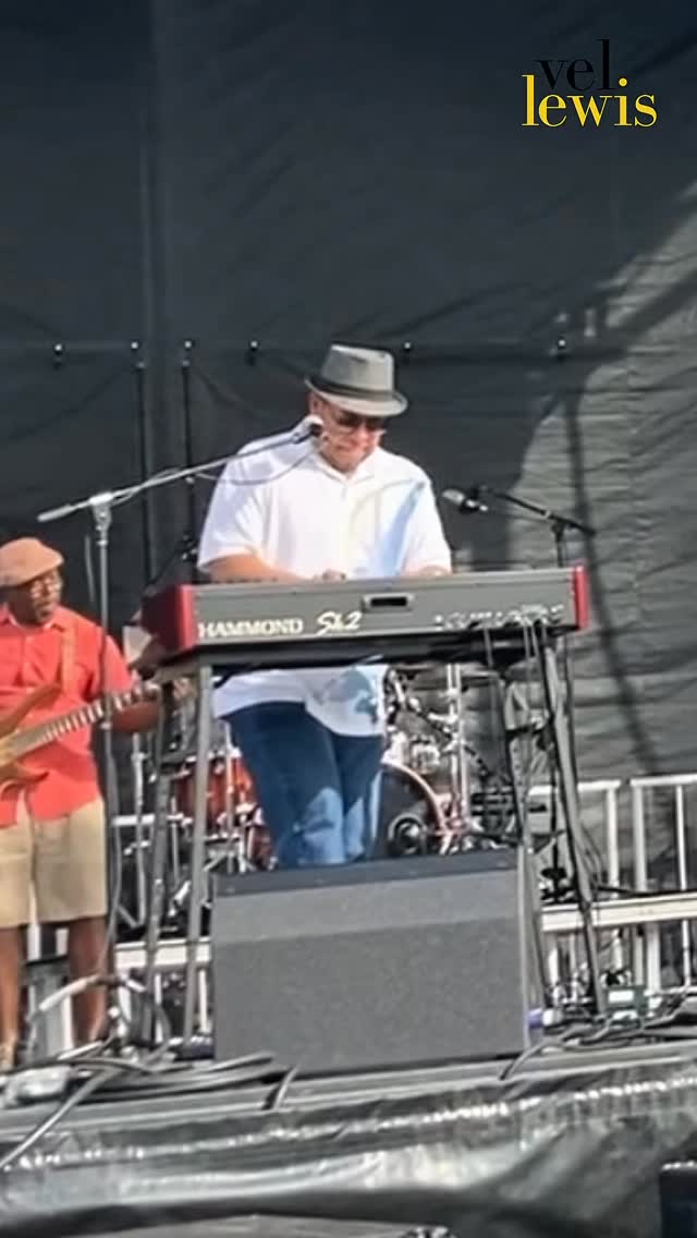 Vel Lewis performing “PlayTyme” at Dogepalooza Festival.
More performances on Vel Lewis Music YouTube Channel.
Follow Vel Lewis Music for more!
#VelLewisMusic #jazz #hammondorgan #hamfam #organ #music #grooving #live #performance #dogepalooza #festival
