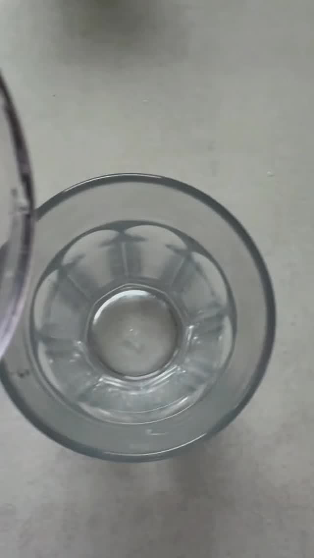 Veel smoothies lijken gezond…
maar zorgen tóch voor een dip 🙃
Dit komt vaak door:
👉 Te weinig eiwitten
👉 Te weinig vetten
👉 Geen vezels en teveel suikers
Het resultaat?
Een bloedsuiker piek → en daarna weer een dip. Dit geeft snel weer honger en minder energie. Niet fijn en handig gedurende je ochtend.
Wat ik altijd toevoeg aan mijn ontbijtsmoothie:
✔️ eiwitten (±30g)
✔️ vetten
✔️ vezels
Dit zorgt voor
stabiele energie & minder cravings
Herkenbaar dat je na je ontbijt snel weer honger hebt?
Reageer met “SMOOTHIE” als je deze smoothie ook wilt maken #smoothieoftheday #gezondontbijt #eiwitrijkontbijt #cravings