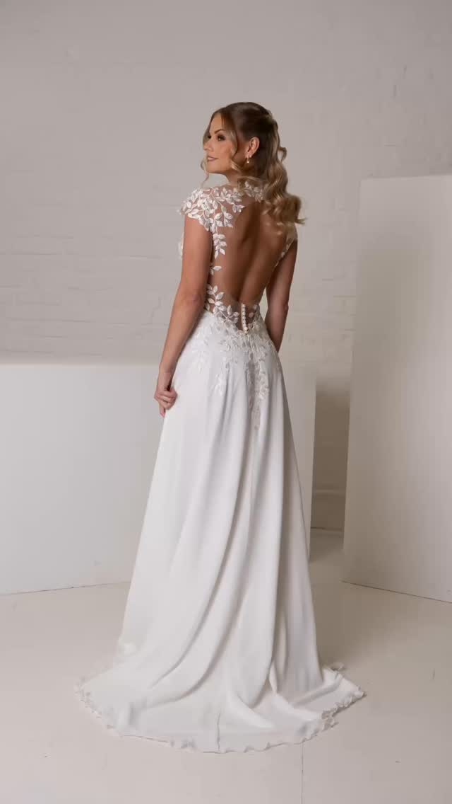Was unsere Bräute lieben?
Fließende Chiffonröcke, die sich beim Laufen einfach schön anfühlen.
Ein Schlitz, der Leichtigkeit reinbringt ohne zu viel zu zeigen.
Und dieser tiefe Rücken…
der immer für den Wow-Moment sorgt.
Genau die Mischung aus locker, modern und besonders
#braut2026 #brautmoden #realbride #bohowedding #solingen
Brautkleider in Solingen
BRAUTMODE NRW