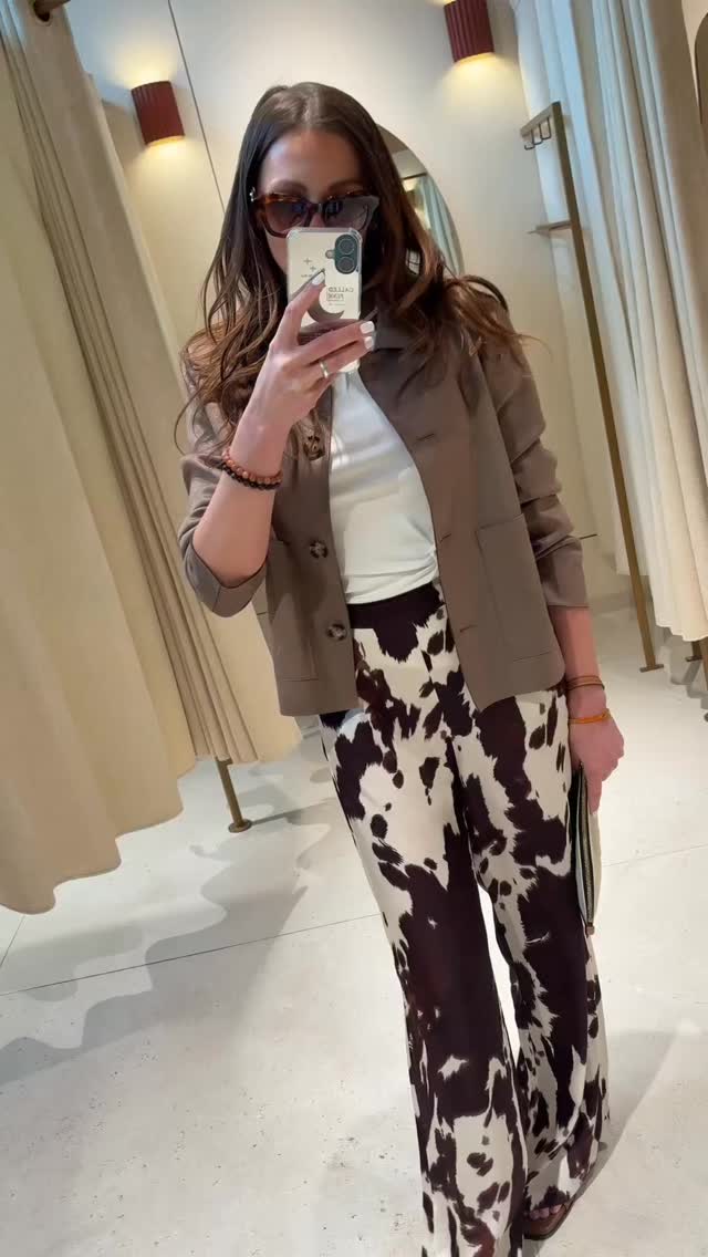 Vous avez voté… et clairement, vous avez du goût.
Le COW PRINT s’impose ! Ultra tendance, audacieux, stylé, avec ce twist country qui rencontre une attitude résolument urbaine. 🤎😏
Et toi… tu oses ou tu hésites encore ? 🐄😊
#LOULOU #loulouluxembourg #cowprint #trendalert #luxembourg