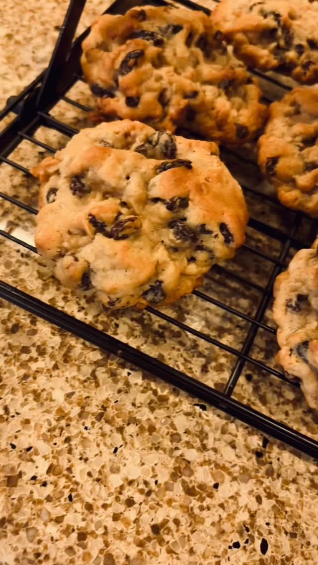 🍪 It smelled DELICIOUS here yesterday. 🍪
#levainstylecookies #cookiesinfrisco #friscotx #texascottagebaker