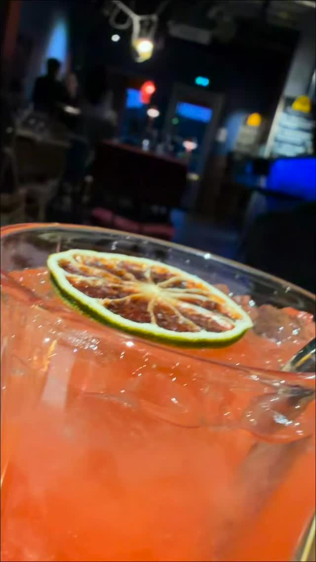 👉Qui a besoin de lâcher prise en ce moment ? 🙋♀️
🍹 Demain 19h 🍸
📍 Aix en Provence
@comptoirborneoaix
Cocktail thérapie ✨
Un moment pour toi,
sans pression,
juste pour respirer 🤍
👉 Tu viens ?
#aixenprovence #chargementale #aixmaville☀️