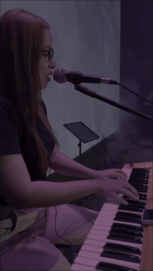 Tu és…
Essa música ativa algo em seu coração.