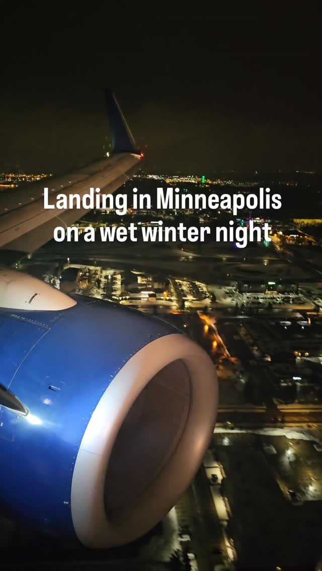 Kicking up that reverse thrust spray!
.
🏷 #airbusa321 #landing #mspairport #windowseat #airtravel