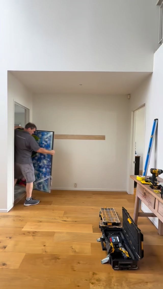 Nothing makes me happier than seeing my art become part of someone’s home.
#frommycolourfulworldtoyours #becolourful
#newzealandartist #brazilianartist
#ilovefiji