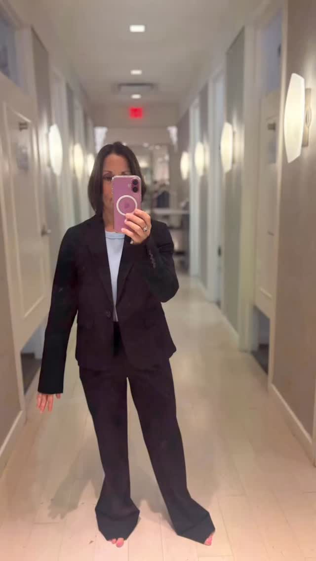 If youâre 5â3â or under, you already know the cycle:
order â try on â too long â return â repeat.
After years of frustration, I started saving every petite-friendly brand I could find.
Eventually, that list turned into my Petite Fashion Directory â one place where you can start shopping brands made for your height first.
⨠No endless searching.
⨠No guessing if it runs short enough.
đ Browse the directory through the link in my bio.