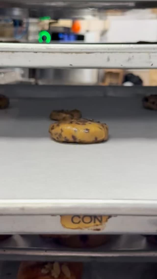 This is where magic happens ✨✨
Fresh baking all day…the smell alone is worth the visit.
Good luck leaving with just one 🤭