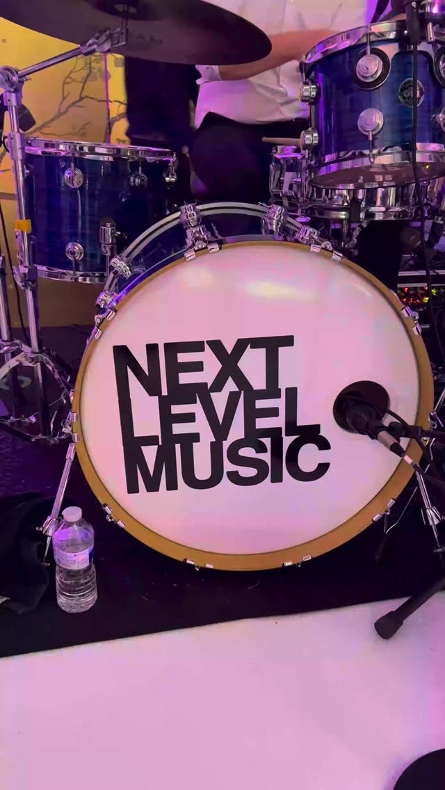 Serenading our lovely couple & their guests at the beautiful @mo_hydepark with Alicia Keys' classic 'If I Ain't Got You.'
Later in the evening we brought the party vibes, filling the dance floor like only Next Level knows how 🥳
#londonwedding
#londonweddingband
#londonshowband
#showband
#bandsforhire