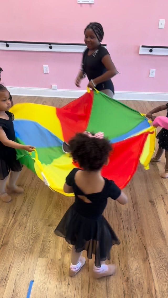 ✨ Tiny toes, big dreams! ✨ We welcome dancers as young as 2 years old to join the fun at our Summer Dance & Princess Camps! 👑💃 Spots are filling fast—enroll today and let the magic begin! 💖