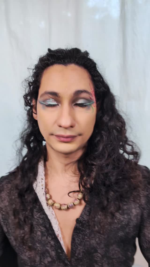 enjoy the spring with the second part!! 🌞🌼#creativemakeup #Eyeliner #makeuptutorial #beauty #maquillajeprofesional