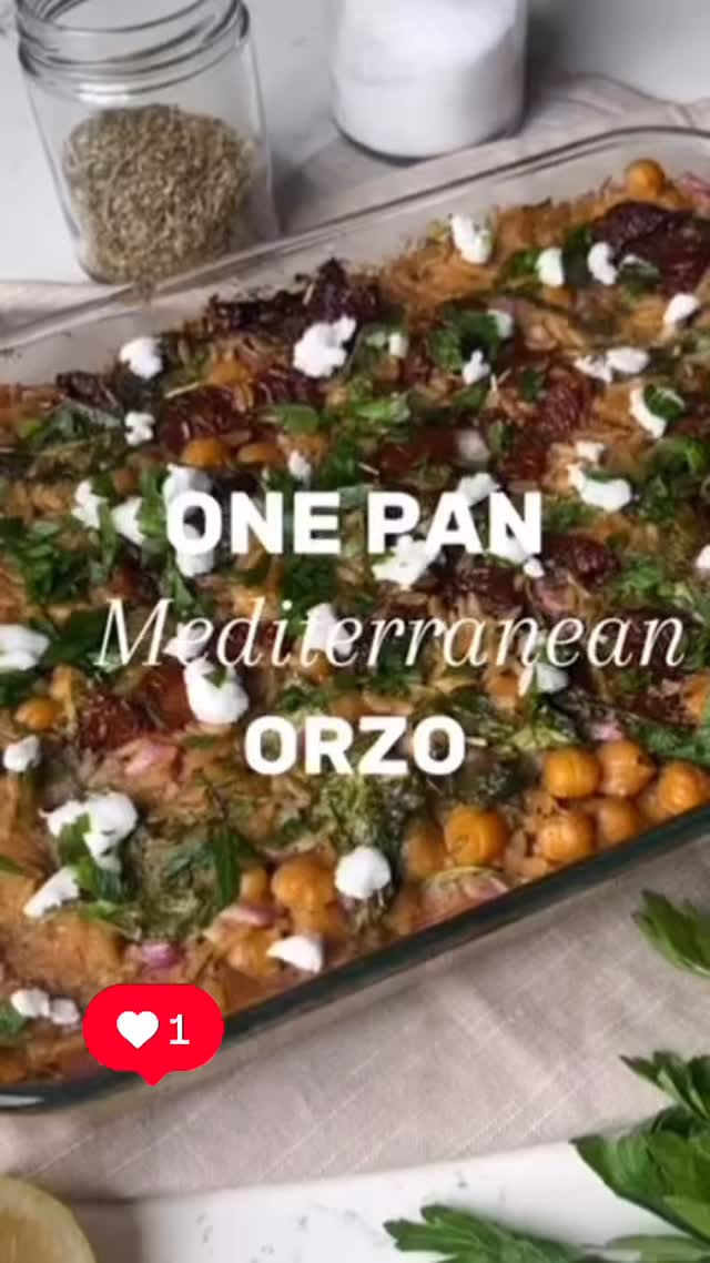 Save this MEDITERRANEAN BAKED ORZO! Such an easy dinner option! It comes together in just 30 mins in the oven.
One-Pan Mediterranean Orzo Recipe
Ingredients
Serves 6
16oz Whole wheat orzo
1 large handful of Spinach
1 15oz can chickpeas
1 8.5oz jar sub-dried tomato (omit oil)
1 cup chopped red onion
1 tbsp chopped garlic
1 tsp Italian seasoning
1 tsp sea salt
1 tbsp Lemon juice
2 tbsp olive oil
2 1/2 cups Veggie broth
Feta for topping
Parsley for topping
1. Preheat oven to 400 F. Combine all ingredients in a casserole dish. (I’m using a 7x11 inch dish) Make sure the orzo is covered with the broth.
2. Bake for 30 minutes. Top with vegan feta and parsley and enjoy!
Remix @ourhealthy_kitchen
#dinner #easyrecipes #healthyrecipes #healthyfood #recipes
