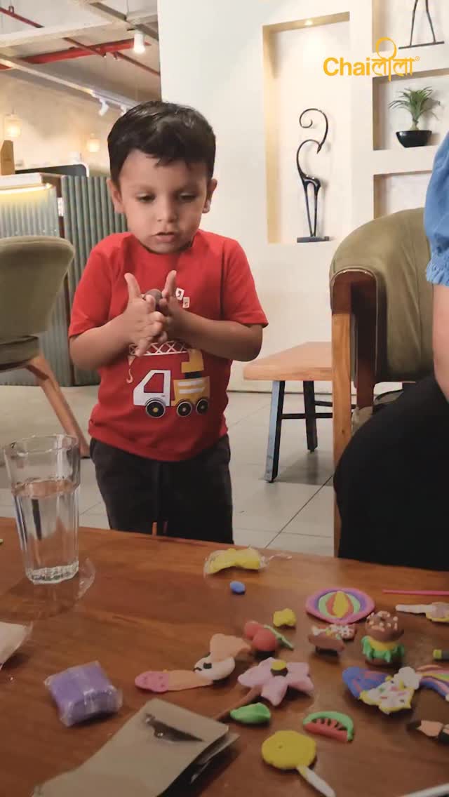 This little artist just proved that happiness comes in small packages 🥹✨ One table, a few colors, tiny fridge magnets and unlimited fun. The cutest part? Watching kids get so excited while creating something with their own hands. If you also used to turn every random thing into art as a child, this one will hit differently.
(Chaileela, kids work shop, kids activity, kids fun, cute kids video, wholesome content, family outing, Bhopal, creative activity, mini art, trending kids reel)
#chaileela #kidsactivity #cutekids #familytime #reelitfeelit