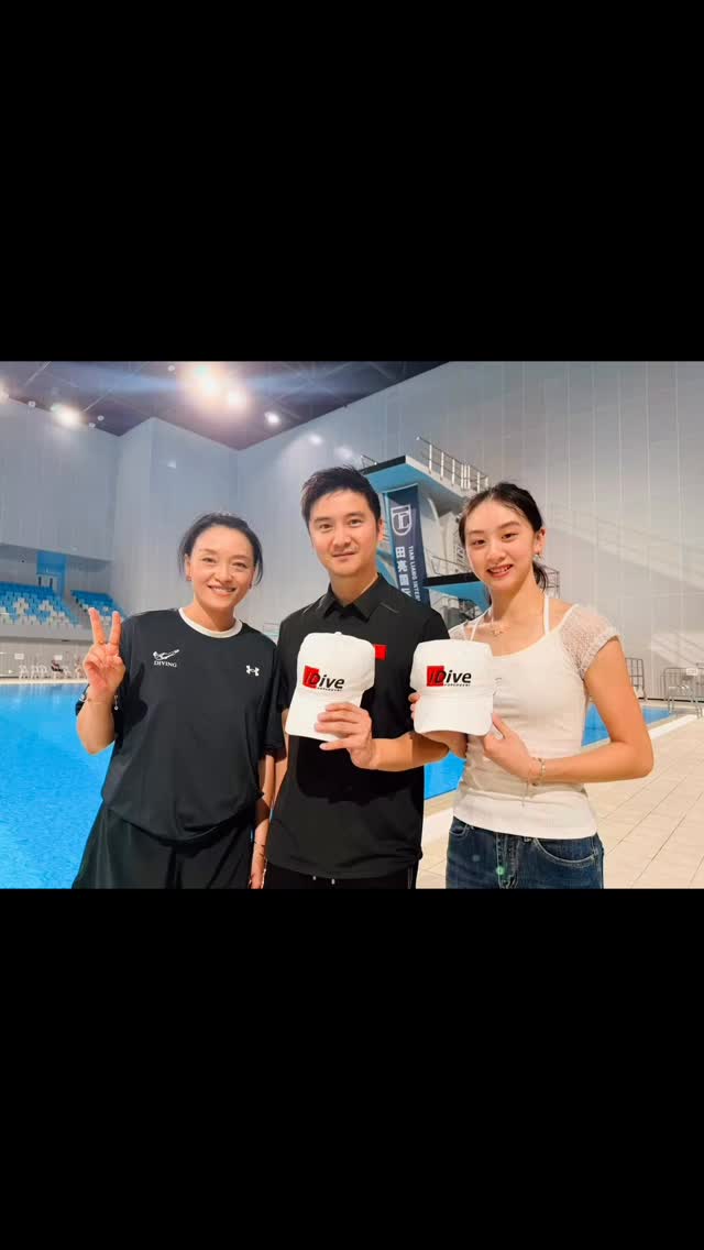 An incredible moment for iDive! 🙌
Two-time Olympic champion Tian Liang, founder of the Tian Liang International Diving Club, visited our team during the Sanya training camp. A truly inspiring opportunity for our divers and coaches to meet a legend!