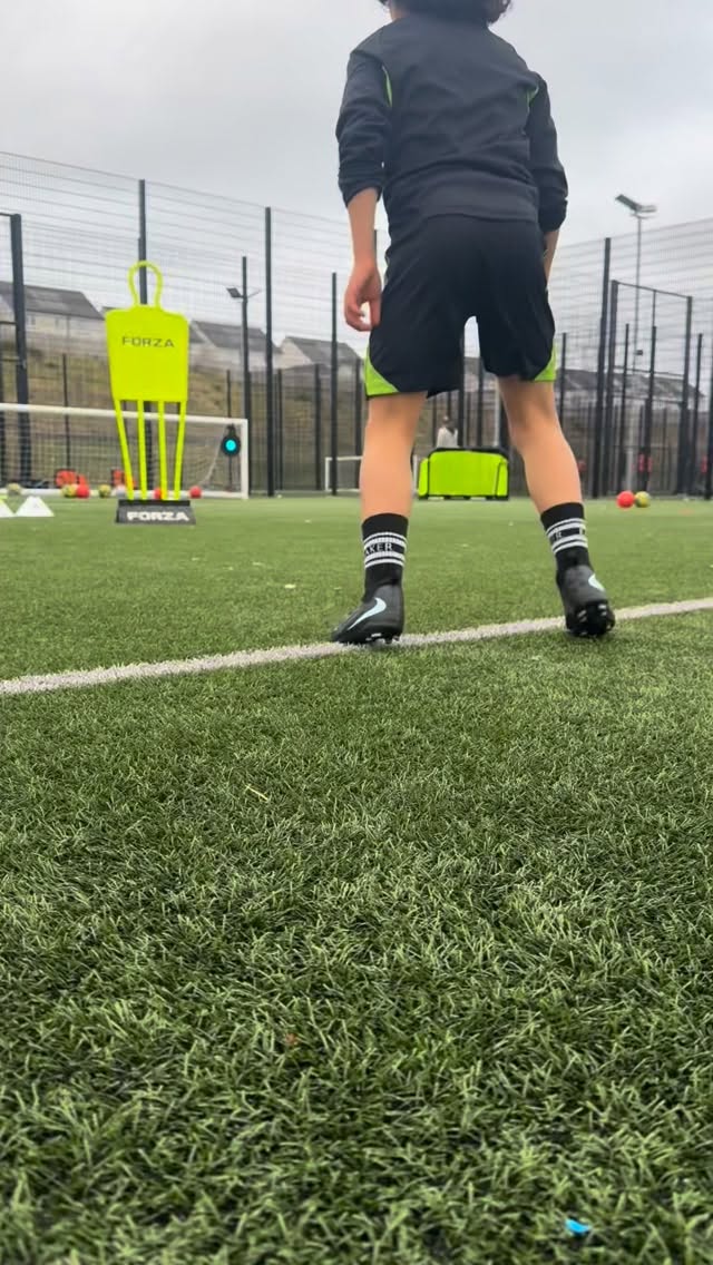 Top class finishing with Ouis from @celticfc
Some of his strikes were on 🔥🔥🔥 Quickfire finishing using our new products from Voon!
@voonsports @voonsports.uk
📧 - info@footballfocused121.com
#footballfocused121 #voonsports #footballglasgow
