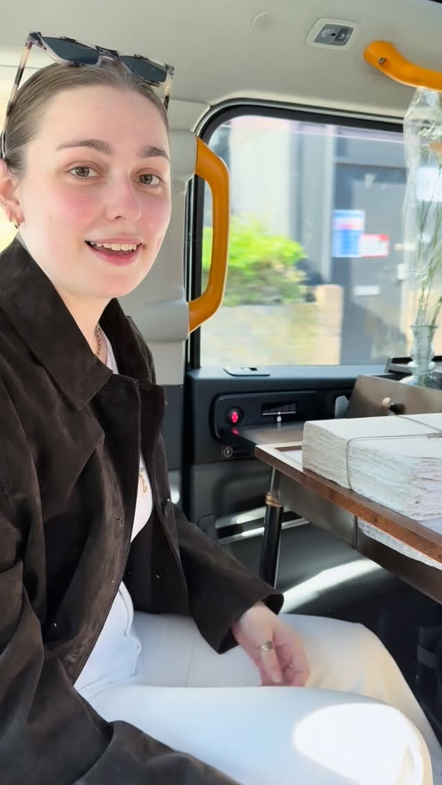 the magic item for ~instant~ work-mode… I don’t make the rules…
a bit more of a raw post to give you a glimpse of Velvet Aura’s enthusiastic team 🤍💪 from our journey to the event with @revelation.jpg
@emerson.world + @bobsyourunclepr