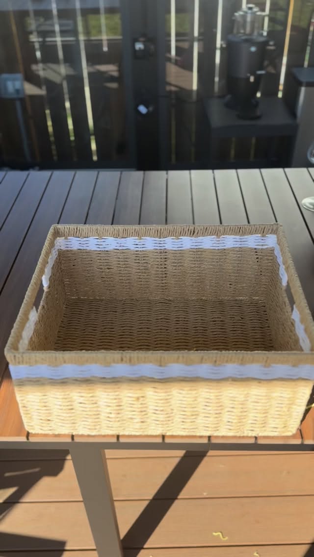 Closing day = keys + a little surprise 🎁🏡
I love putting together closing gifts that feel personal and cozy:
🐶 something for their dog
🍫 chocolate (of course)
🍷 wine + glasses
🕯️ candle & soap for that ‘new home’ feeling
🎁 and a gift card to help with anything they need
Because it’s not just about buying a house… it’s about feeling at home 🤍
Gokce Karakucuk
📞206-880-9074
✉️gokce@karakucukrealty.com
#seattlerealestate #closingday #realtorlife #homeclosing #sold