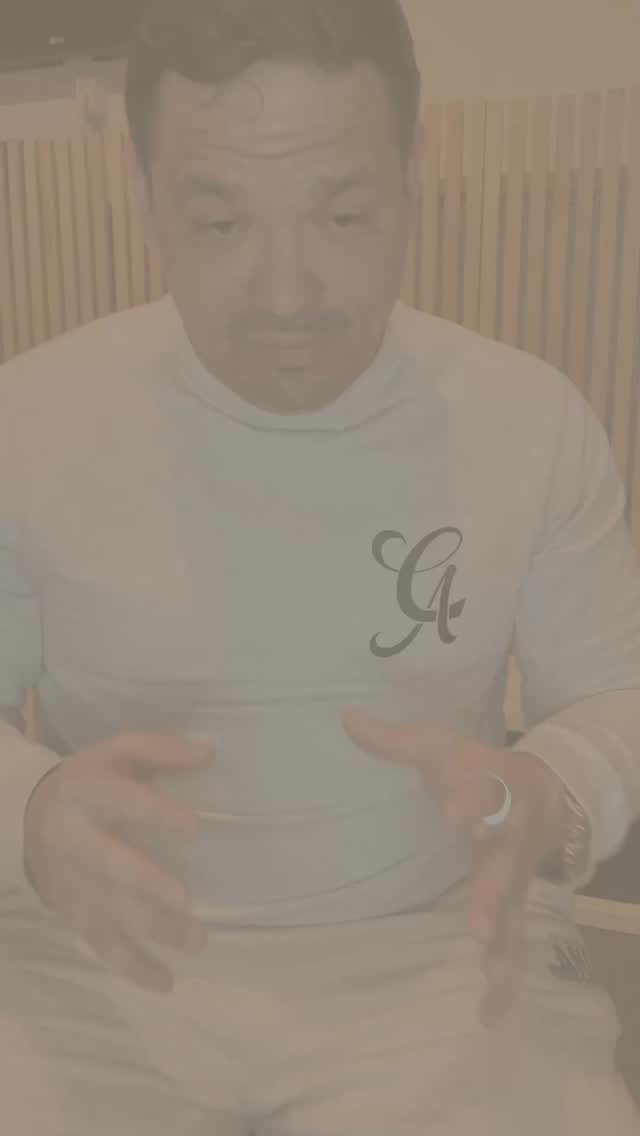 Mikä “Puhdas Mieli”? 🫧
Ajatus lähti yhdestä tosi arkisesta huomiosta: Kun koti on kaaoksessa, niin usein on vähän pääkin. Ja kun saa edes jotain järjestykseen, olo kevenee heti.
Me alettiin miettiä tätä enemmän >> Miksi siisti tila tuntuu niin hyvältä? Miksi se vaikuttaa suoraan fiilikseen, jaksamiseen ja siihen miten arki rullaa?
🫧”Puhdas Mieli” syntyi siitä ajatuksesta, että siivous on paljon muutakin kuin pintojen pyyhkimistä. Se on tilan tekemistä. Tilaa ajatella, hengittää ja rauhoittua.
Ei täydellisyyttä, ei kiiltokuvakoteja. Vain parempi fiilis arkeen. Että se olo on se ydin.
🤔 Mitä mieltä sä olet? Vaikuttaako ympäristö sun oloon? Millaisessa tilassa sun on helppo relata hartiat ja hengittää syvään? Kerro kommenteissa 👇🖤
#puhdasmieli #cleaningangels #arkifiilis #mielenrauha