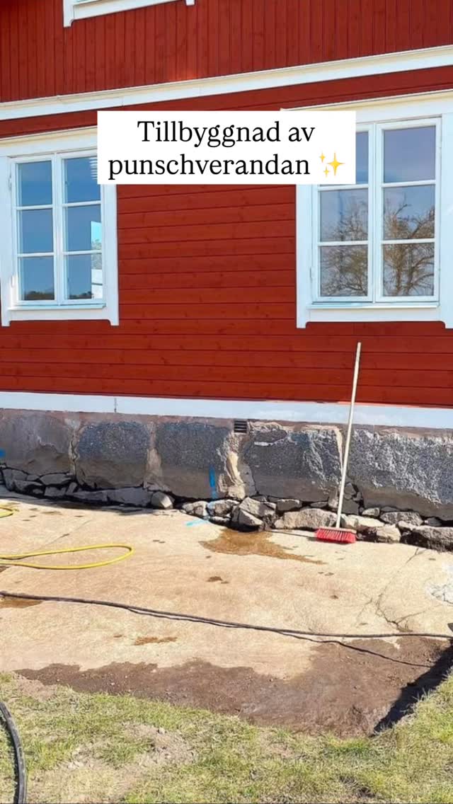 Punschverandan är mer än bara en vacker tillbyggnad - det är en del av svensk byggnadstradition 💎
På 1800-talet var det här man samlades för att njuta av söt punsch och umgås i skuggan av snickarglädje och spröjsade fönster 🪟
Vi bygger punschverandor med samma känsla som förr, anpassade efter ditt hem och din stil ✨
Vill du ta första steget mot din egen drömveranda? 💫
Kontakta oss för en konsultation med en av våra byggexperter!
📞 08-541 350 71
📩 info@wolfbuilder.se
Film/bilder Wolfbuilder AB Niclas Kjellstrand