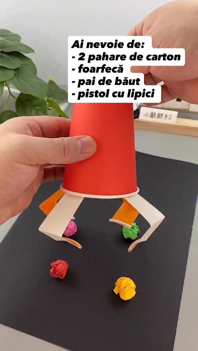 Transformăm două pahare de carton într-un mic „robot” care… prinde ‘bulgări de hârtie mototolită’! 😄
Perfect pentru joacă, coordonare și multă veselie.
✂️ Ai nevoie de:
• 2 pahare de carton
• foarfecă
• pai de băut
• pistol cu lipici
👶 Ce dezvoltă:
✔ coordonarea mână-ochi
✔ răbdarea și atenția
✔ îndemânarea
#gradinitaonline #activitaticopii #activitatipentrucopii #kidsactivities #activitiesforkids
