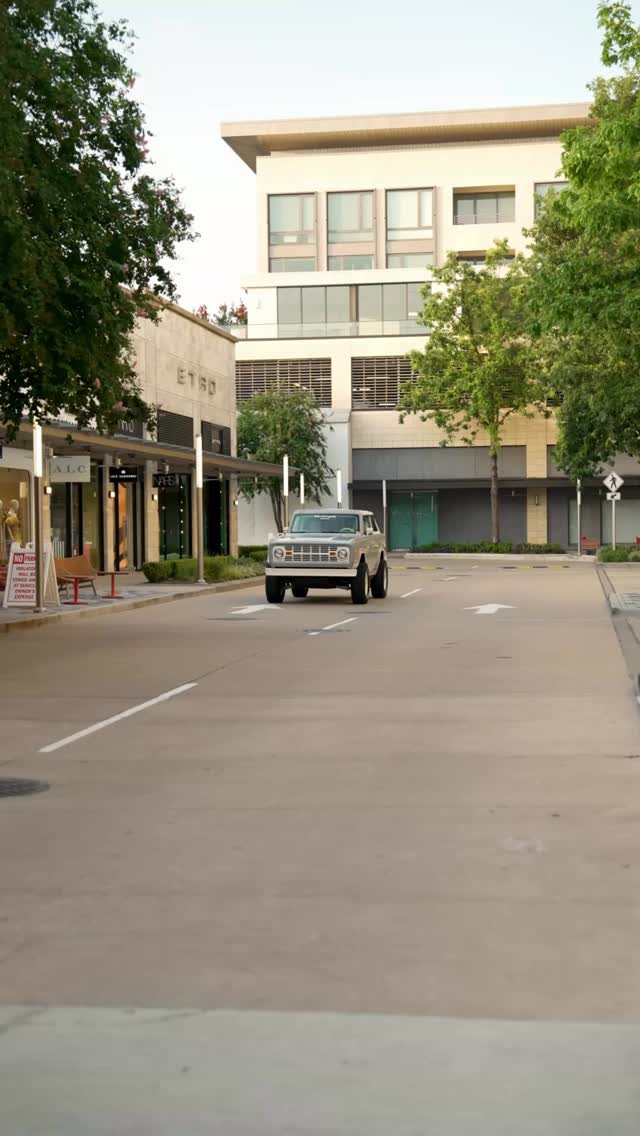 From Houston to Austin, Dallas to San Antonio, Vintage Modern Texas is bringing custom builds to life across the state.
No matter your vision, our bespoke ordering program allows you to create something truly your own. ๐ค
#VintageVibes #ClassicStyling #luxurysuv