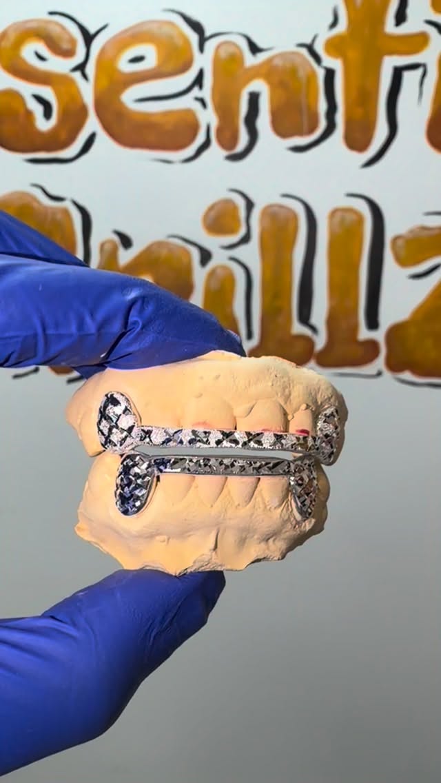 A lot of people ask the difference between diamond cuts vs diamond cuts with diamond dust. Which one looks better in your opinion?! Let me know in the comments