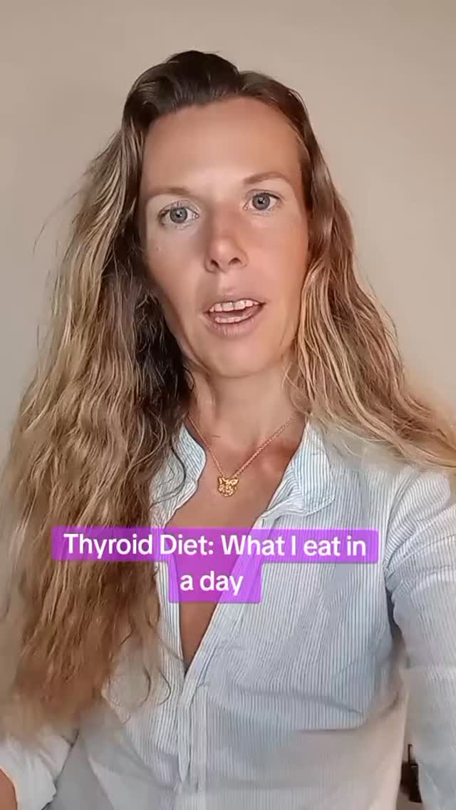 Thyroid Diet or hypothyroid diet: what I eat in a day as someone who was previously diagnosed with Hashimotos hypothyroidism but now my antibodies are negative! Since changing my diet my thyroid antibodies dropped significantly. I also required a medication adjustment (reduction) as my thyroid function became healthier. #thyroid #hypothyroid #thyroiddiet #hypothyroiddiet #whatieat