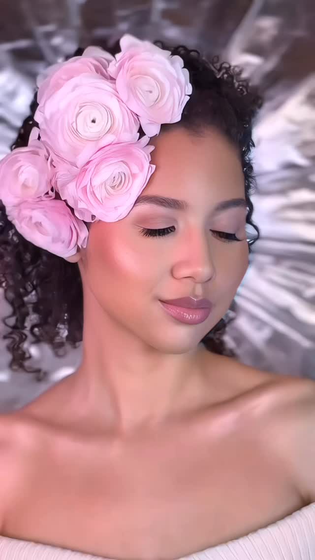 For this look, I was inspired by soft pink, elegant flowers — delicate, fresh, and effortlessly beautiful. There’s something so powerful about keeping makeup clean and simple while still enhancing your natural features ✨
Mastering soft glam is essential as a makeup artist. It’s not just about adding more — it’s about knowing when to stop. Blending, balance, and skin-like finishes are what truly elevate a look. A well-executed soft glam works for every occasion and never goes out of style.
Less, but better
#makeup #softglammakeup💄 #makeupartistinbasel #makeupartistinswitzerland #pink