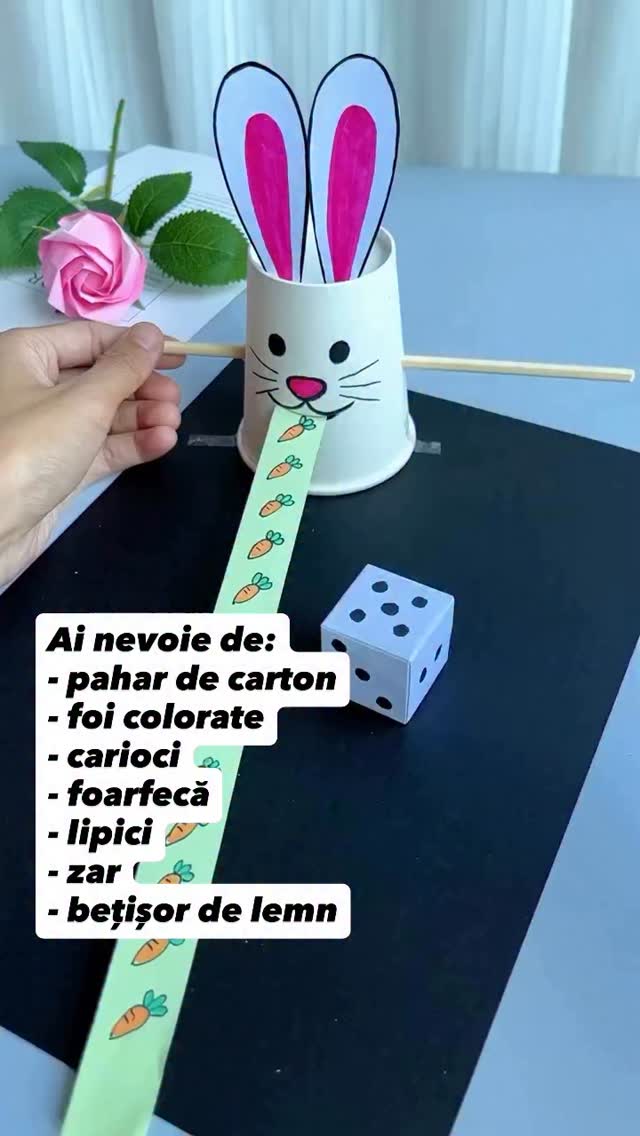 🐰 Iepurașul mâncăcios – joc distractiv pentru copii
Transformăm un simplu pahar de carton într-un iepuraș simpatic care… mănâncă morcovi! 🥕
Copiii vor fi încântați să creeze acest personaj și apoi să se joace cu el folosind zarul. Fiecare aruncare îi spune câți „morcovi” trebuie să mănânce iepurașul – un mod perfect de a îmbina joaca cu învățarea.
#gradinitaonline #activitaticopii #activitatipentrucopii #kidsactivities #activitiesforkids