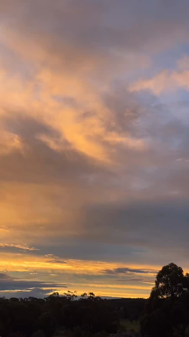 Home 🧡 #fireskies #sunsetvibes #itsthesmallthings #afterthestorm #shelivedformomentslikethis