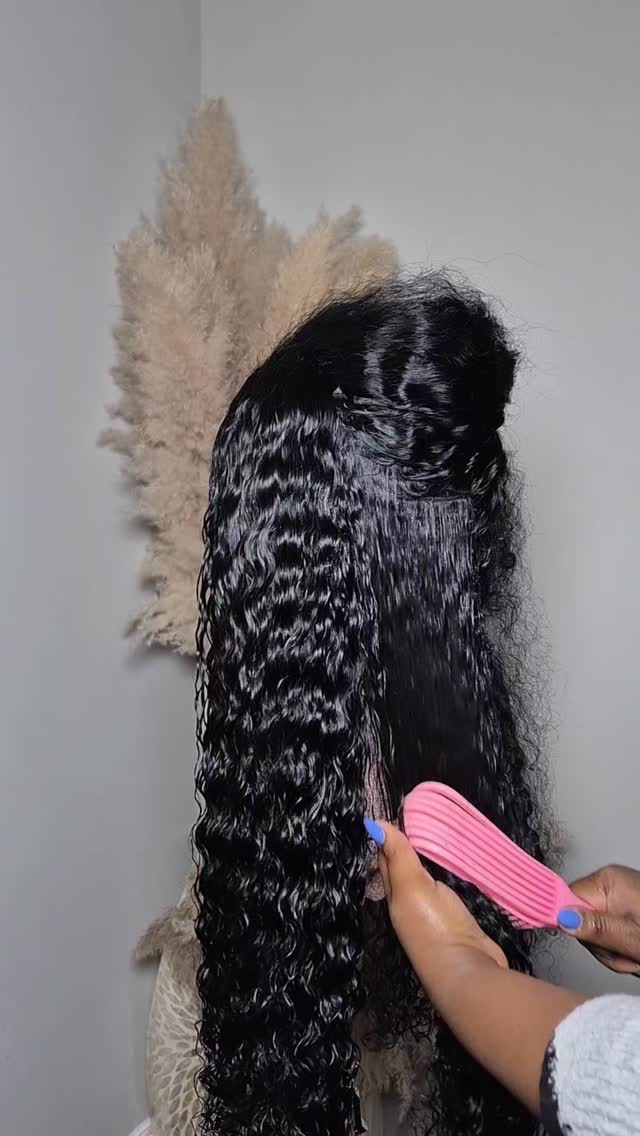 Want your curls to pop? Be very generous with your water solution and take your time.
We carry different curly textures. In this video is our burmese curly dyed jet black. For more units like this, visit www.williewigs.com (link in bio)
#burmesecurlywig #vacationhair #closurewig #longwigs #gluelesslacewig