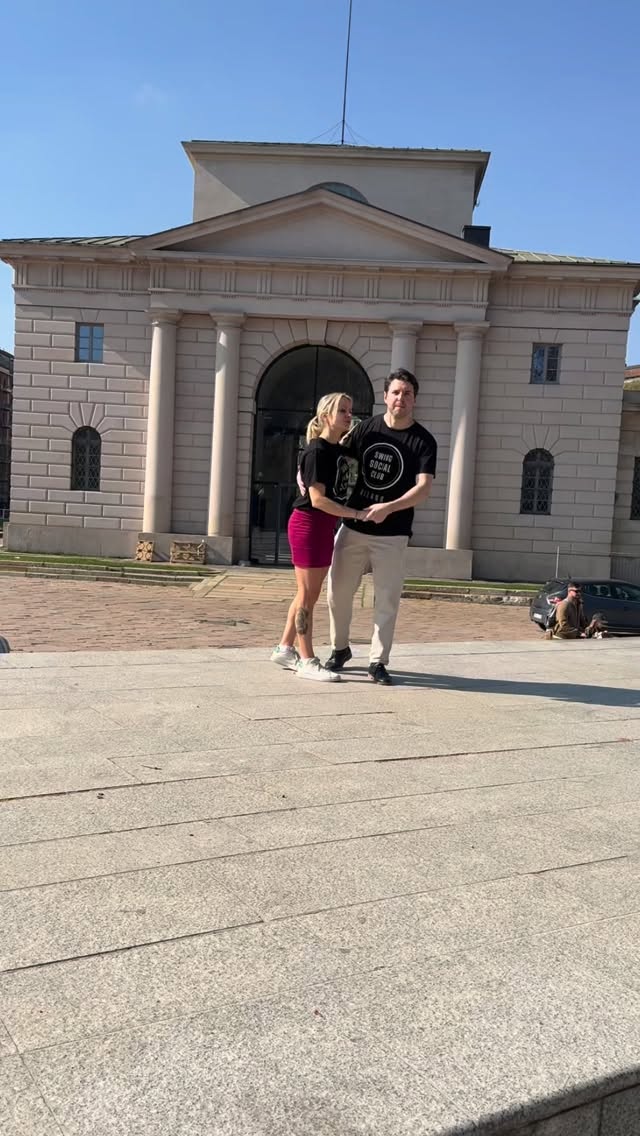 Hand to Hand Variations ๐ฅ
Save the video and follow us to find more Swing ideas ๐ก
๐ถSong โLovable and sweetโ by Mint Julep Jazz Band @mintjulepjazzband
๐๏ธ Milano
๐๐บ๐พ Marcello & Daisy
Vuoi studiare con noi? Visita il sito www.swingsocialclub.it per scoprire tutti i nostri corsi!
#lindyhop #charleston #handtohand #variations #swingideas #swingmilano #swingsocialclub