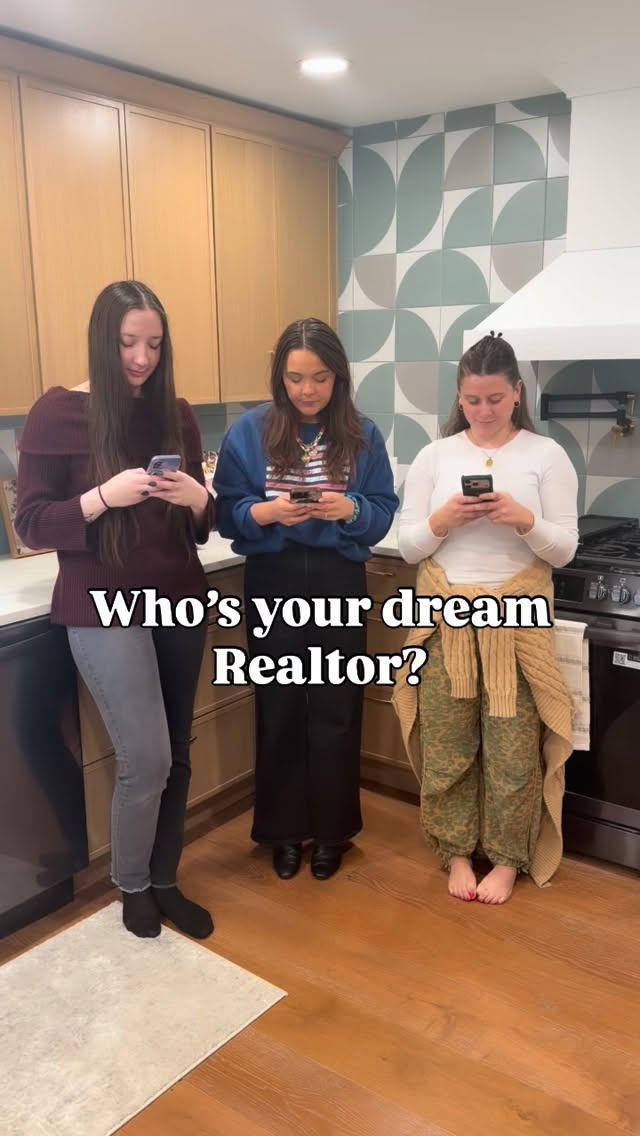 ✨It might be YOU! If you like standing room Team Meetings, and a Leadership Team that wants to see you succeed…. Masterminds that help you break through ceilings, and a broker that answers his phone, you should call us!
We might be just what you’re looking for!