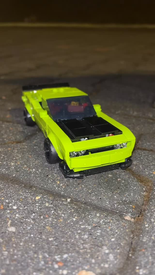 Niektórzy hodują roślinki, a niektórzy… 🤔 Ważne, że też zielone! 😂💚
#trofeo #dodgechallenger #moparornocar #wynajemsamochodów #wypozyczalniasamochodow